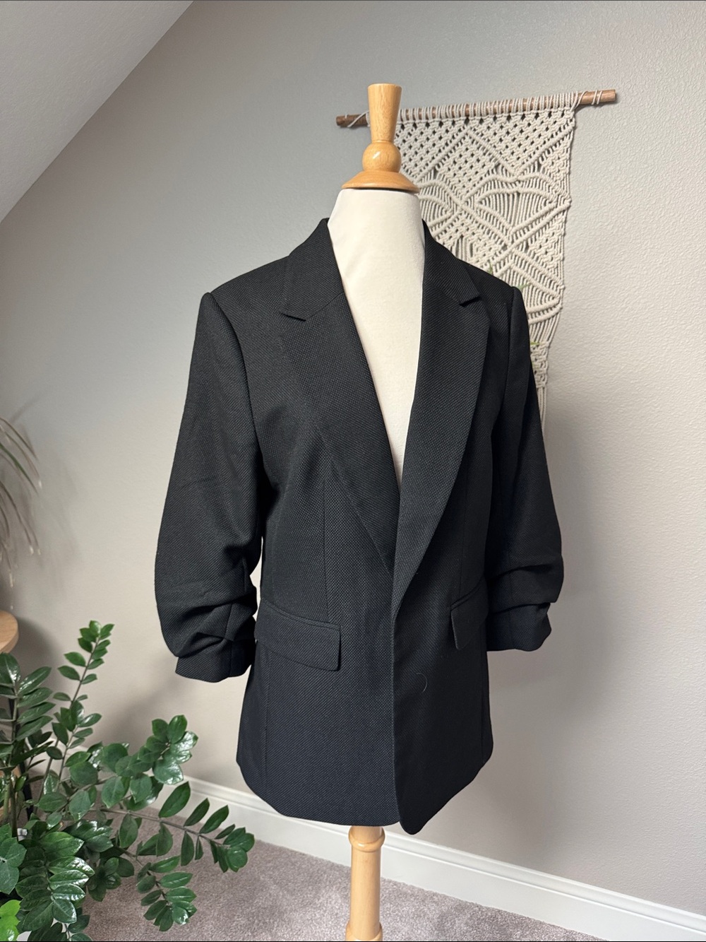 Black pique blazer NWT ruched sleeves classic collar medium